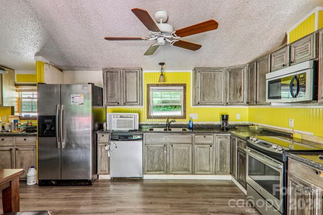 19 Dot Street, Clyde, NC 28721