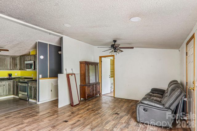 19 Dot Street, Clyde, NC 28721