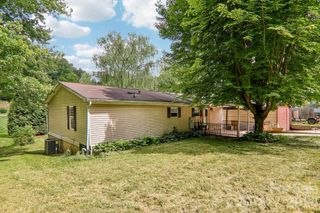 19 Dot Street, Clyde, NC 28721