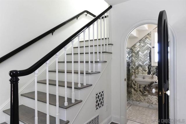 6028 Folsom, La Jolla, CA 92037