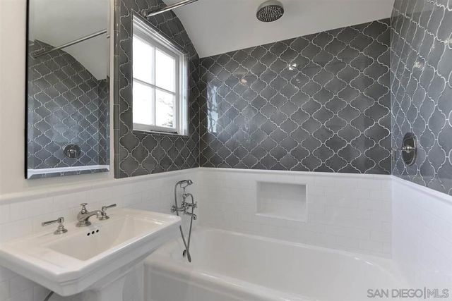 6028 Folsom, La Jolla, CA 92037