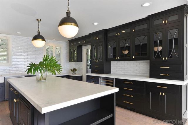6028 Folsom, La Jolla, CA 92037