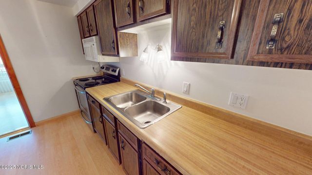 2175 Longport Drive, Maumee, OH 43537