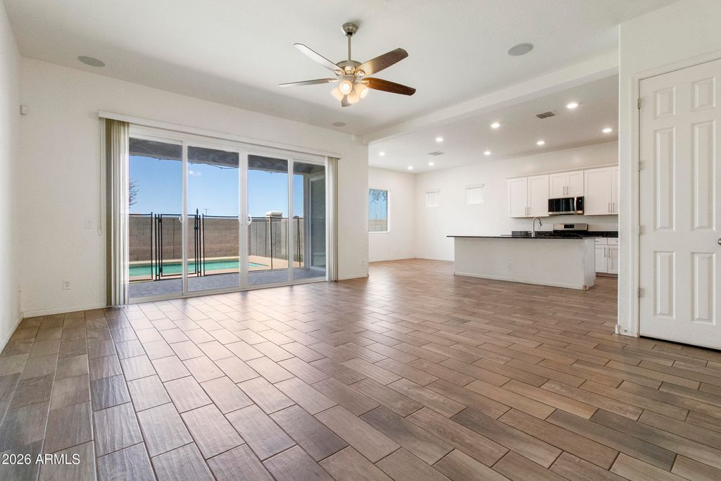 16494 W CALLE LEJOS --, Surprise, AZ 85387 — photo 4