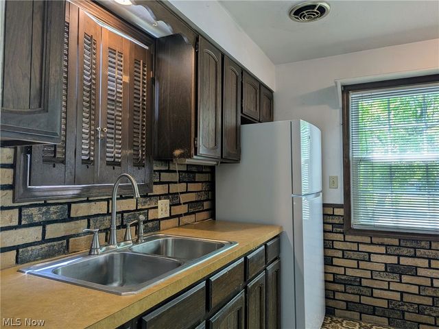 321 Filmore Avenue, Cuyahoga Falls, OH 44221