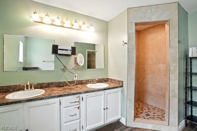 435 Trader RD, Fort Denaud, FL 33935