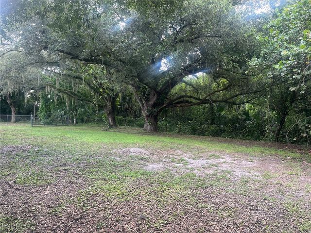 435 Trader RD, Fort Denaud, FL 33935