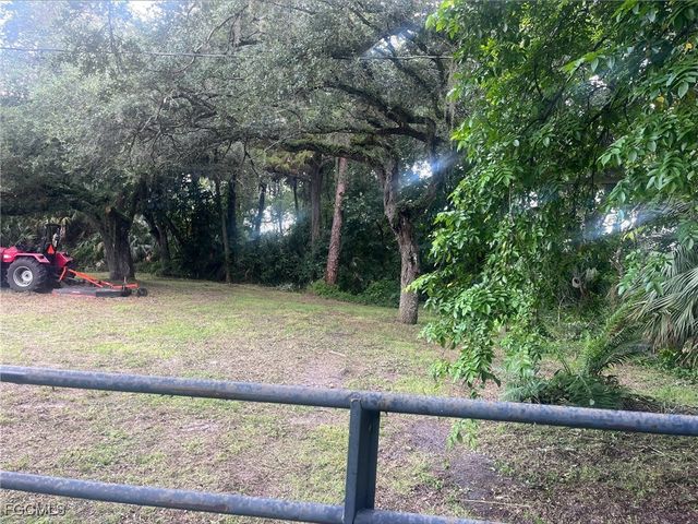 435 Trader RD, Fort Denaud, FL 33935