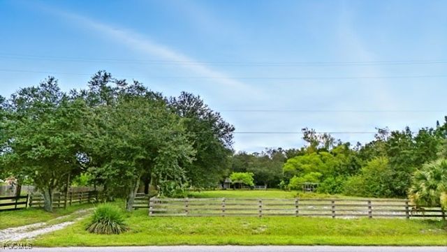 435 Trader RD, Fort Denaud, FL 33935