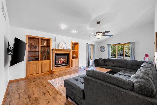 233 BURNING TREE COURT, Wrightstown, WI 54180