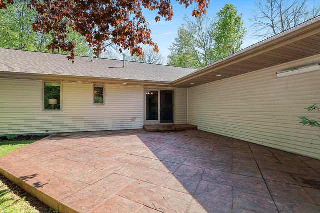 233 BURNING TREE COURT, Wrightstown, WI 54180