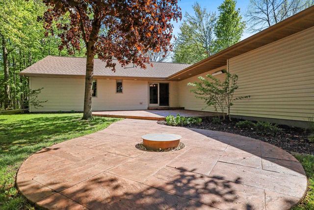 233 BURNING TREE COURT, Wrightstown, WI 54180