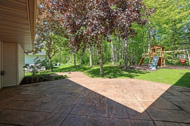 233 BURNING TREE COURT, Wrightstown, WI 54180