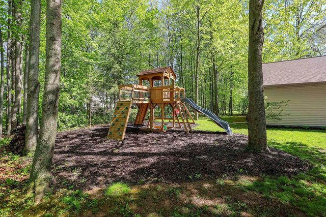 233 BURNING TREE COURT, Wrightstown, WI 54180