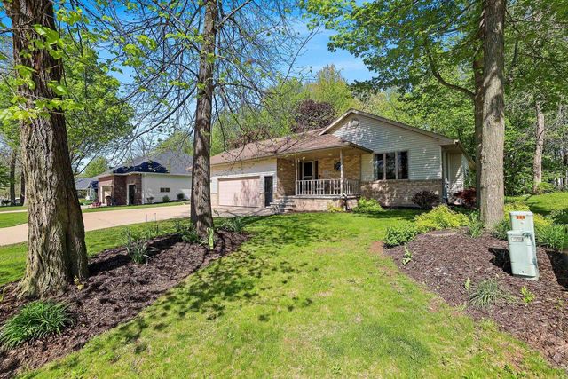 233 BURNING TREE COURT, Wrightstown, WI 54180