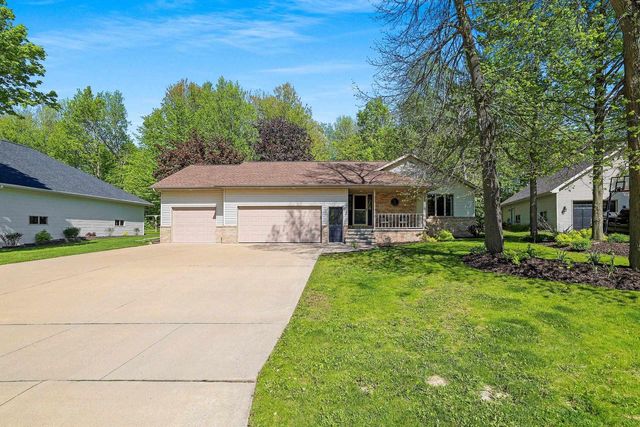 233 BURNING TREE COURT, Wrightstown, WI 54180
