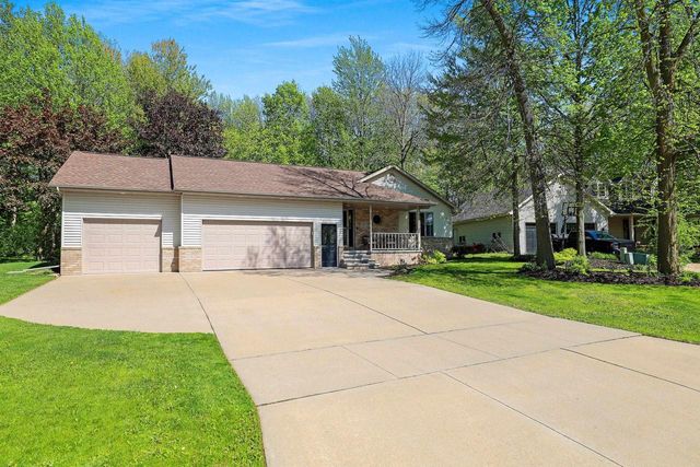 233 BURNING TREE COURT, Wrightstown, WI 54180