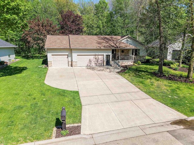 233 BURNING TREE COURT, Wrightstown, WI 54180