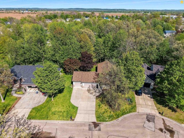 233 BURNING TREE COURT, Wrightstown, WI 54180