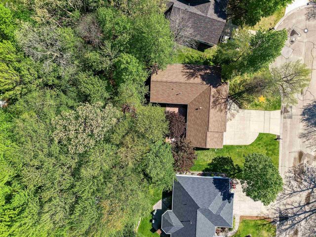 233 BURNING TREE COURT, Wrightstown, WI 54180
