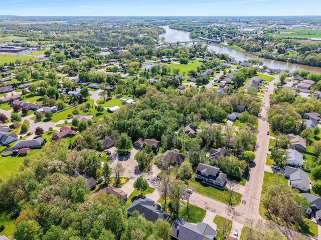 233 BURNING TREE COURT, Wrightstown, WI 54180