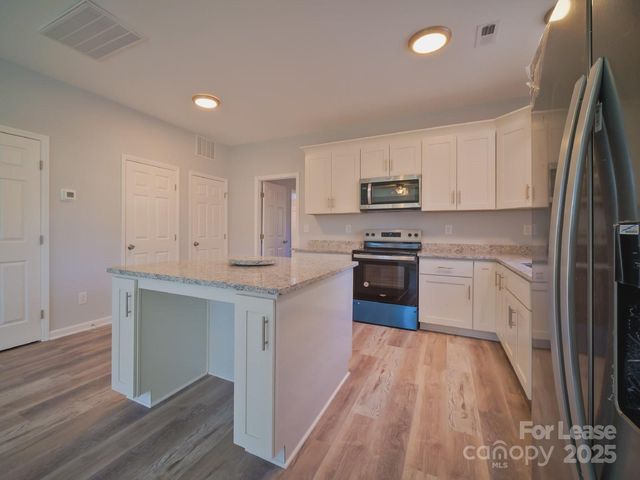 6162 Covecreek Drive, Charlotte, NC 28215