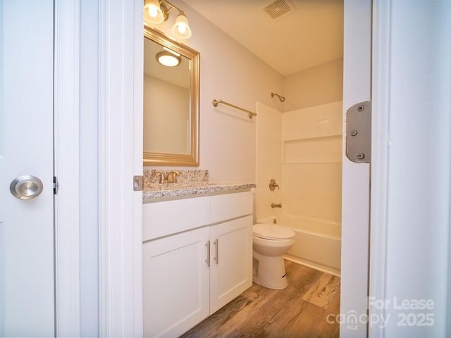 6162 Covecreek Drive, Charlotte, NC 28215