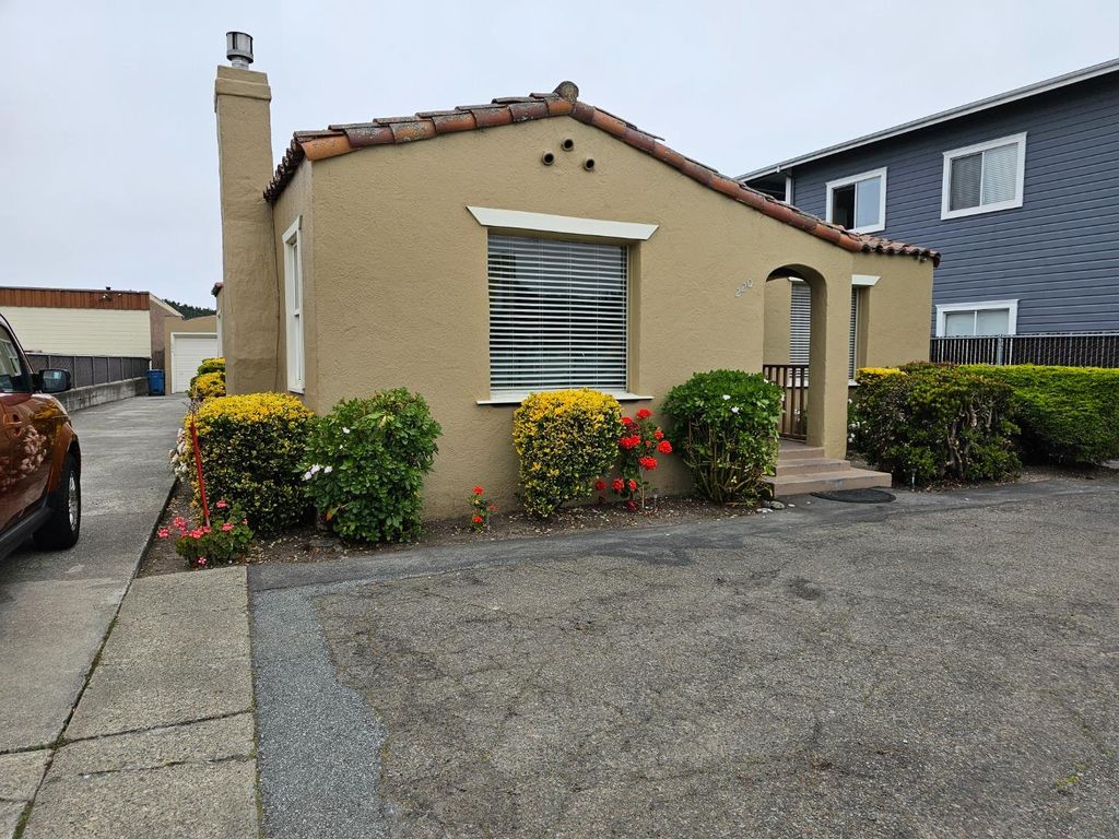 220 Main Street, Half Moon Bay, CA 94019
