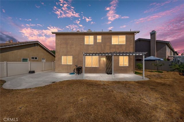 909 Heron Drive, Corona, CA 92879