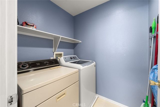 909 Heron Drive, Corona, CA 92879