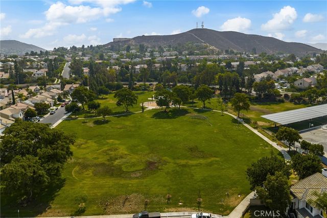 909 Heron Drive, Corona, CA 92879