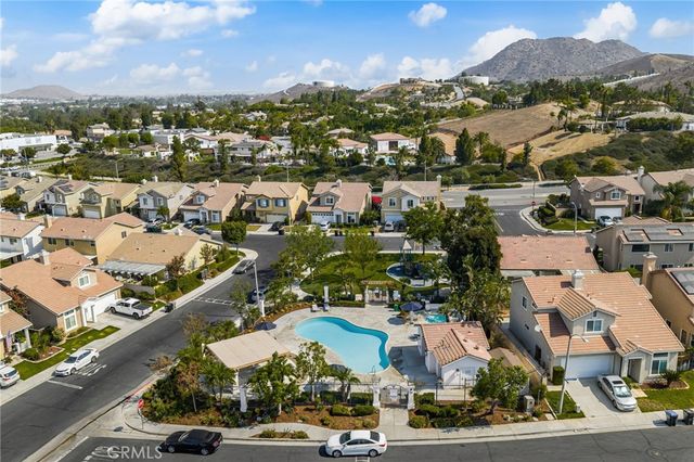 909 Heron Drive, Corona, CA 92879