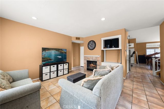 909 Heron Drive, Corona, CA 92879