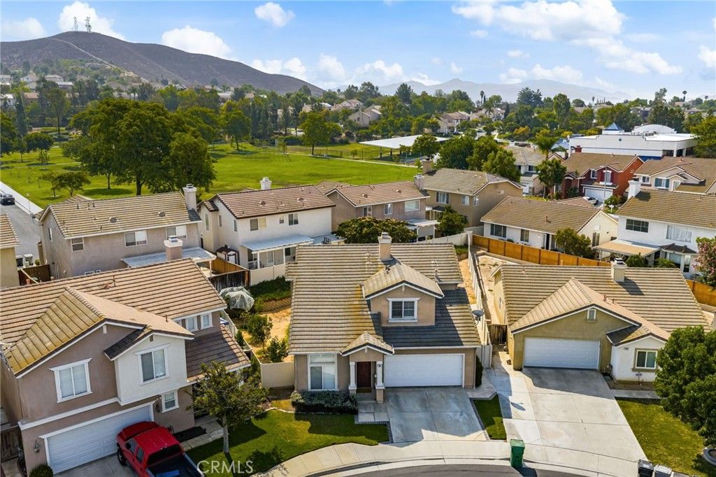 Image 33 of property listing at 909 Heron Drive, Corona, CA 92879