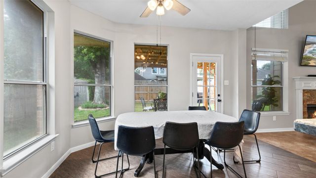 1814 Barretts Glen Drive, Pearland, TX 77581