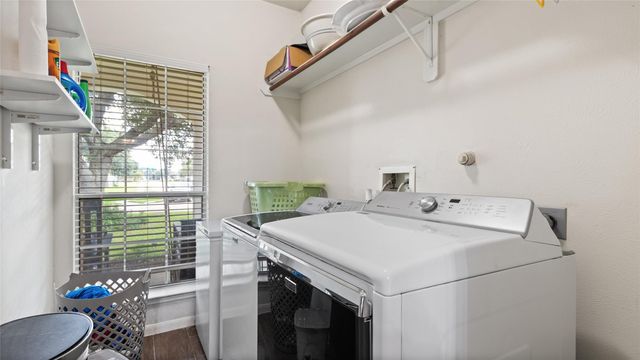 1814 Barretts Glen Drive, Pearland, TX 77581