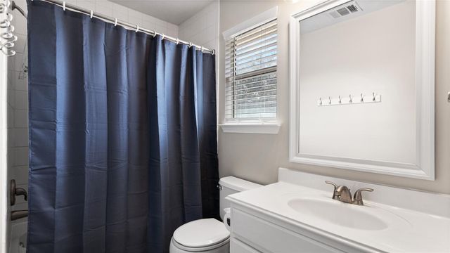 1814 Barretts Glen Drive, Pearland, TX 77581