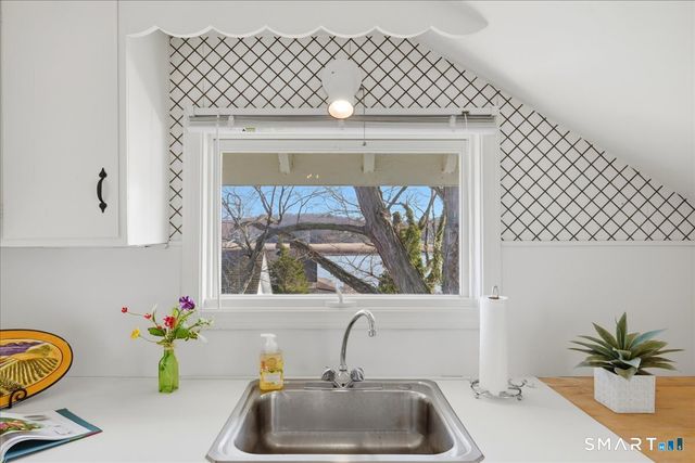 10 Scholes Lane, Essex, CT 06426