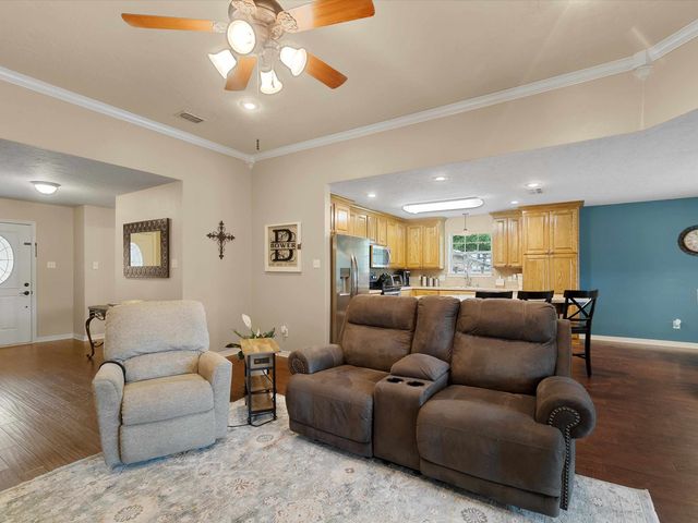 106 E Tulip St., White Oak, TX 75693