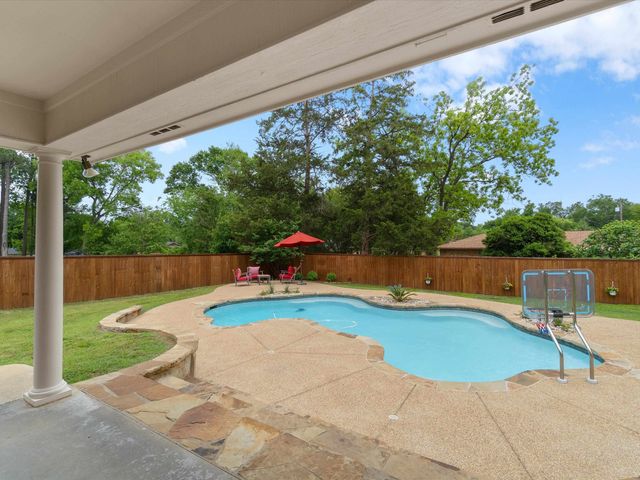 106 E Tulip St., White Oak, TX 75693
