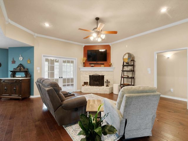 106 E Tulip St., White Oak, TX 75693