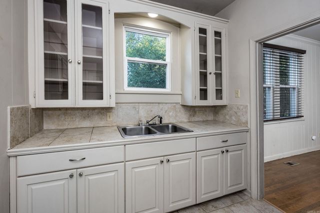 400 S Booker, Little Rock, AR 72205