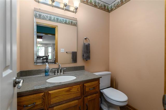 17956 157th Street, Basehor, KS 66007
