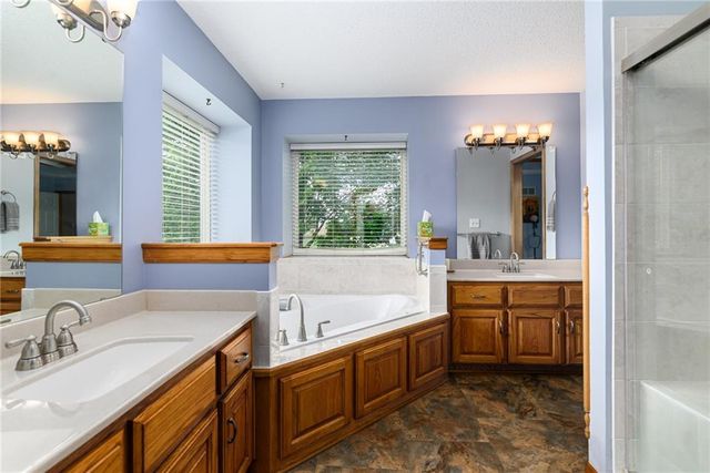 17956 157th Street, Basehor, KS 66007