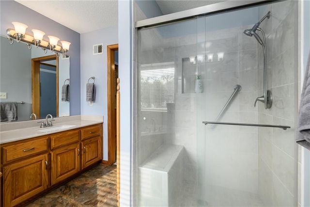 17956 157th Street, Basehor, KS 66007