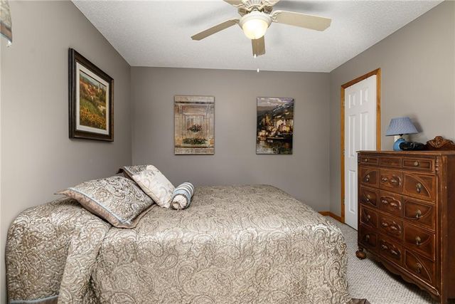 17956 157th Street, Basehor, KS 66007