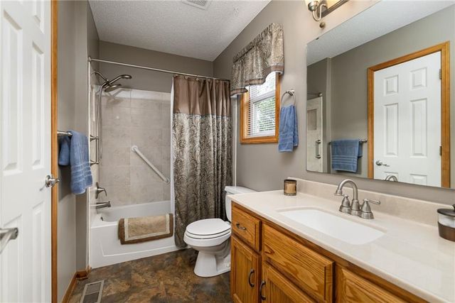 17956 157th Street, Basehor, KS 66007
