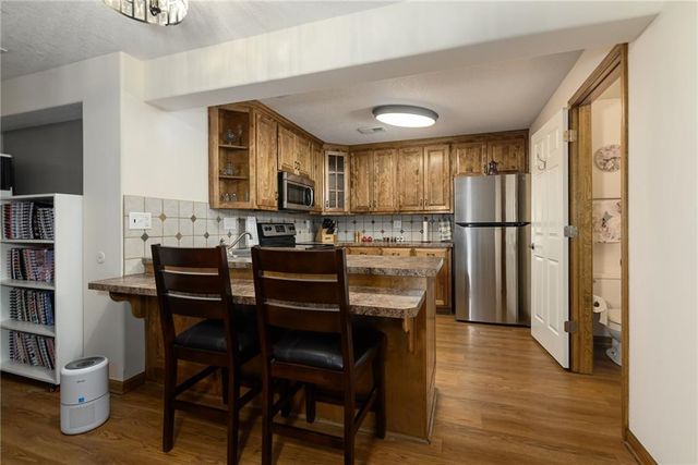 17956 157th Street, Basehor, KS 66007