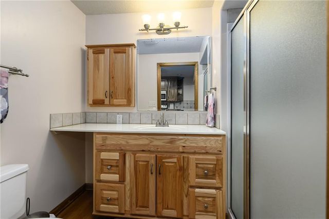 17956 157th Street, Basehor, KS 66007