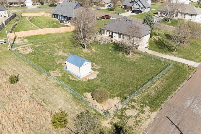 17956 157th Street, Basehor, KS 66007